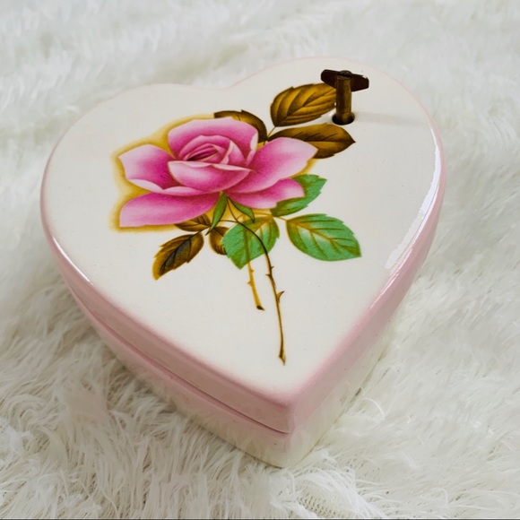 Rose Musical Box - Picture 1 of 3